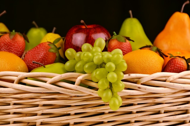 fruit-basket-1114060_640